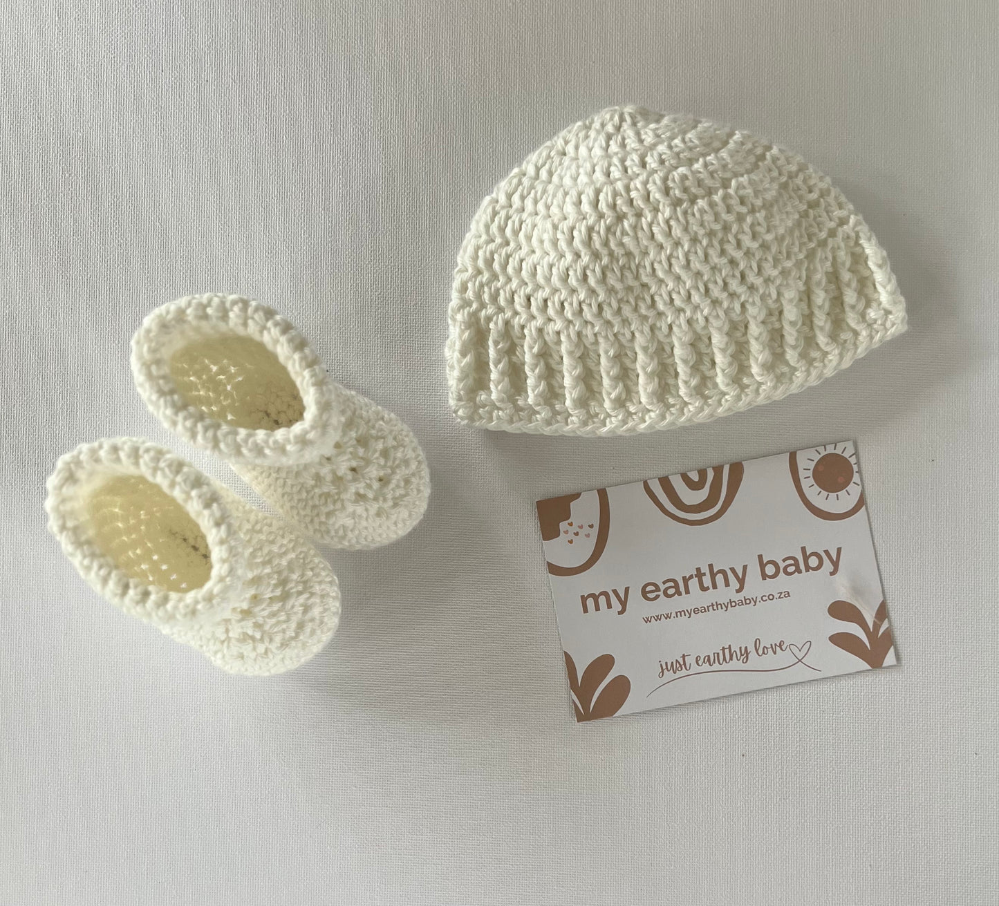 EARTHY COFFEE BABY GIFT SET (Baby Grow, Cotton Blanket, Socks, Teether, Pacifier)