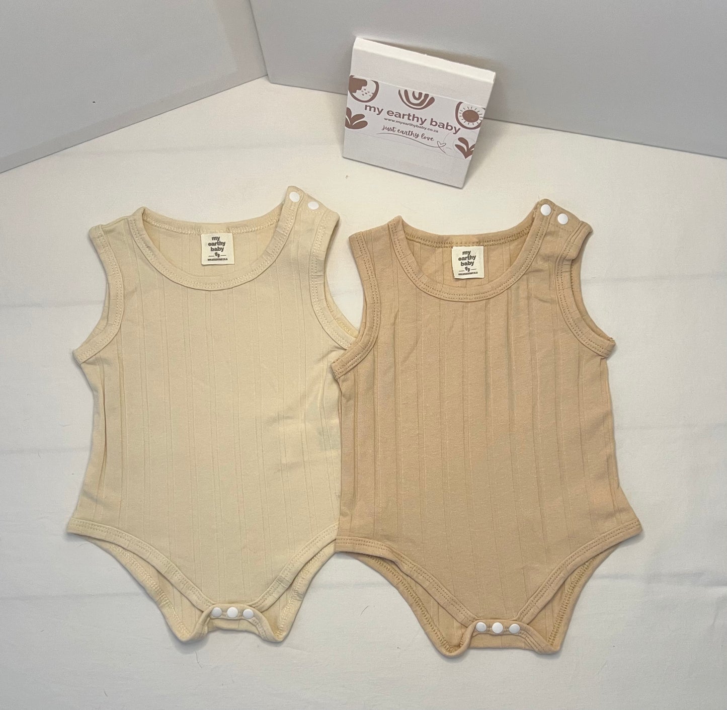 FRUITY SUMMER GIFT SET (two onesie vests, 2 bibs, teether, pacifier, hello world)